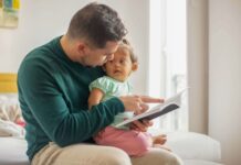 শিশুর ইন্টারনেটে আসক্তি কাটানোর ক্ষেত্রে বাবা-মায়ের ভূমিকা সবচেয়ে বেশি